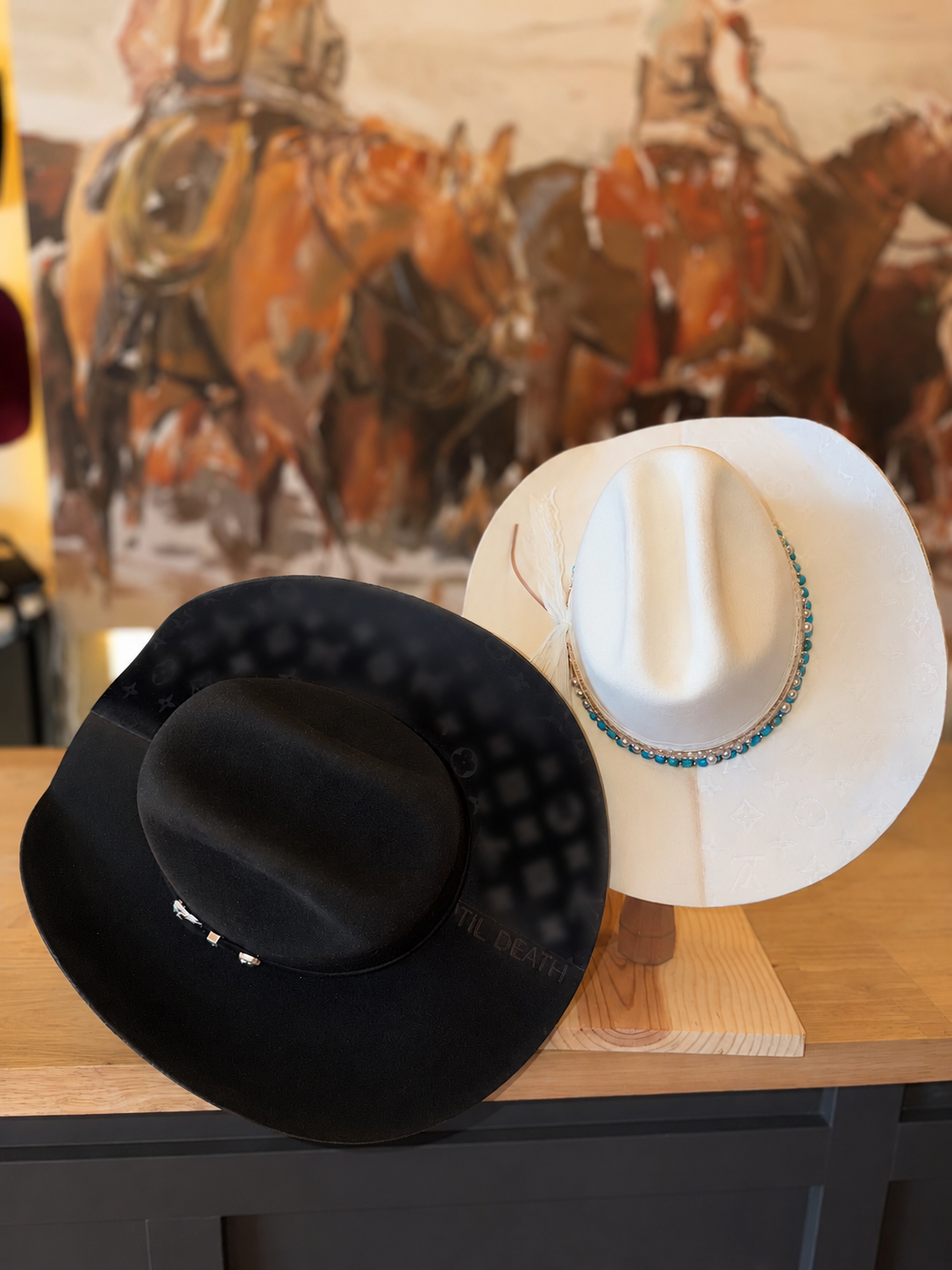 Close-up of a cognac West n' Luxe hat detail